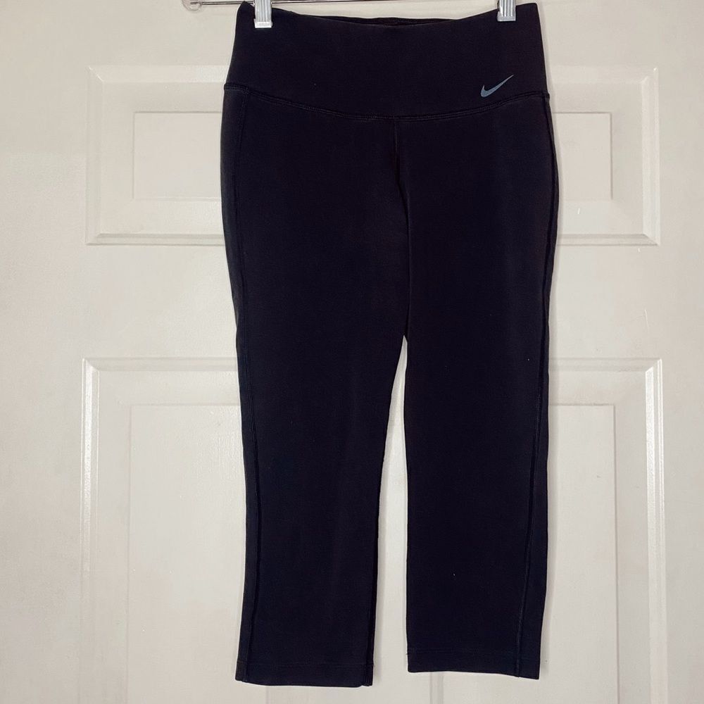 NIKE Legend Slim Fit Dri-Fit Capri Athletic Pants - Picture 2 of 8
